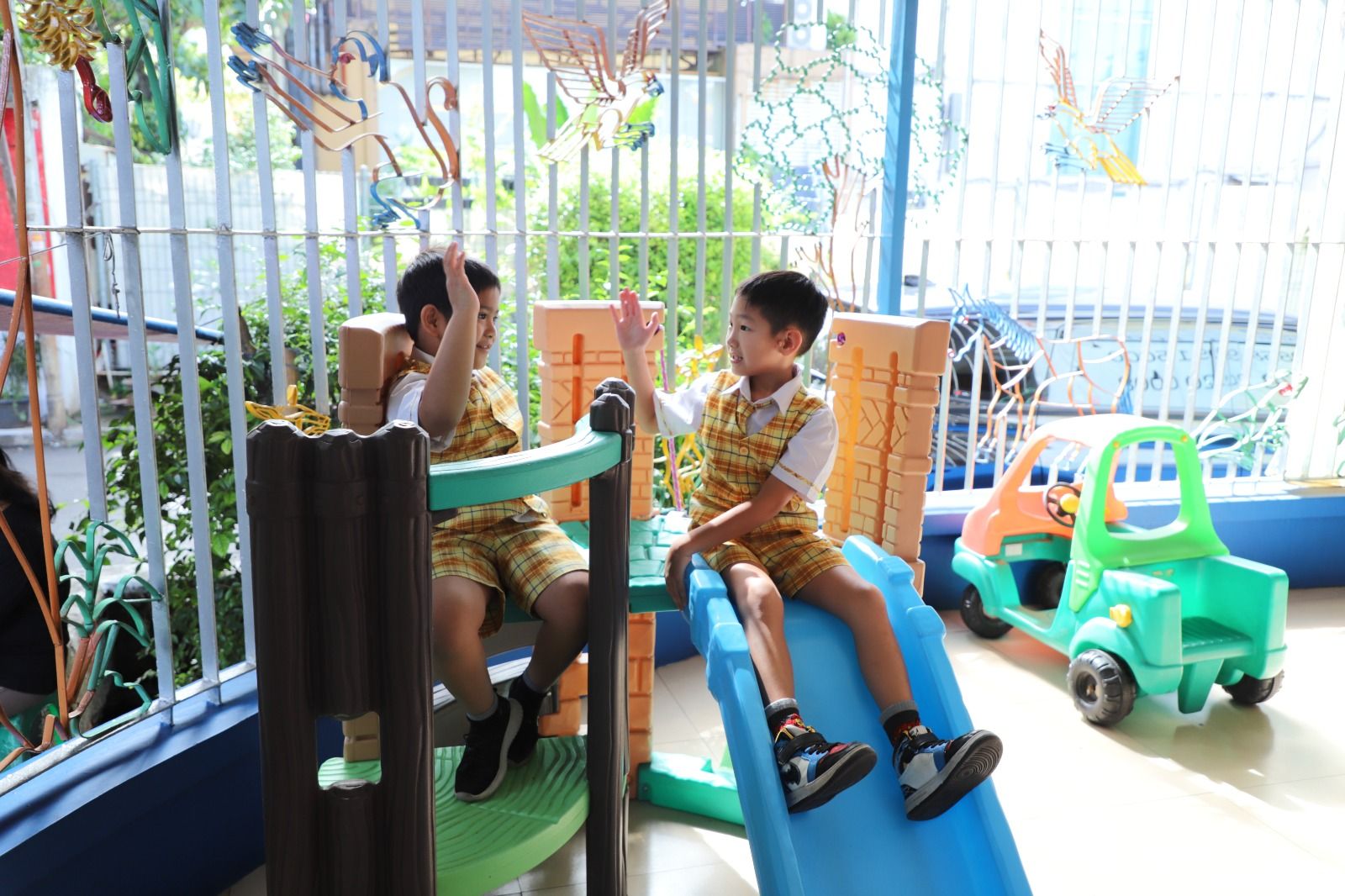 Bagaimana Membangun Rasa Peduli Pada Anak? Ini Caranya